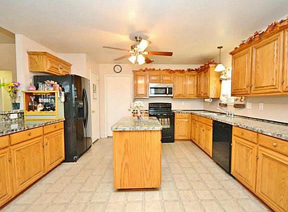 5th image of 104 Canyon Ct