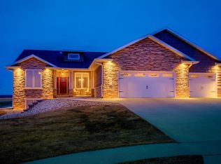 5622 Irina Ct, Dubuque, IA 52002