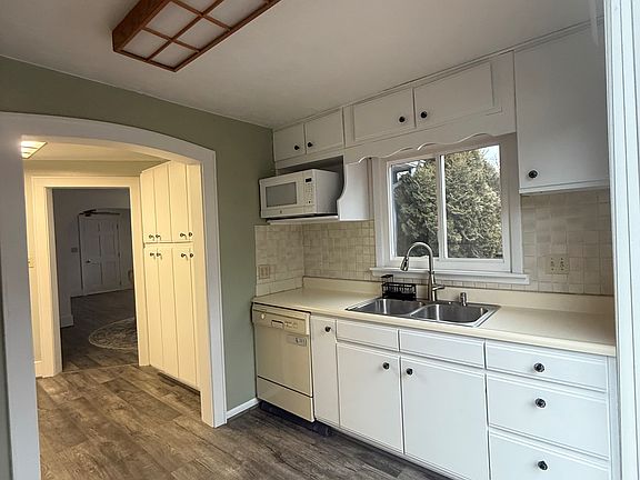 Kitchen- Dishwasher and microwave