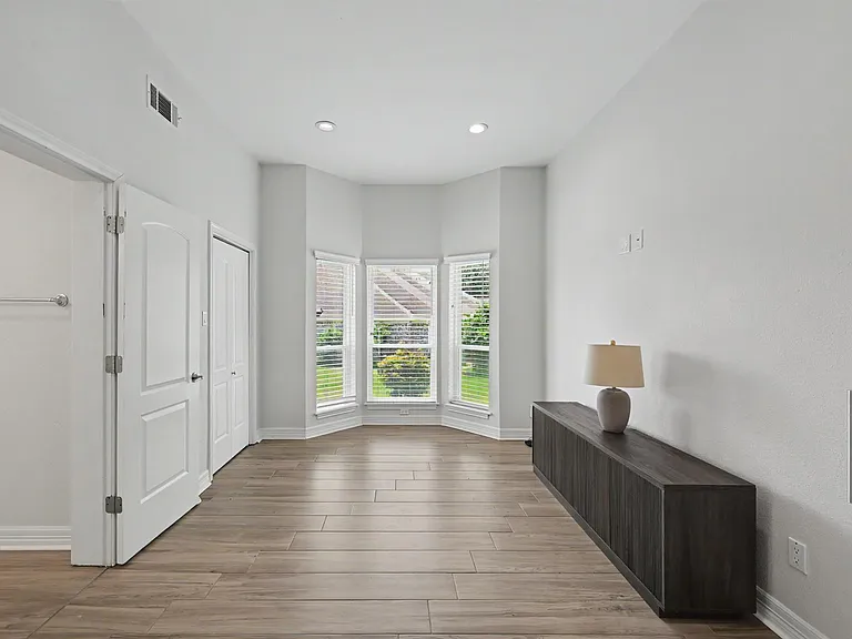 60 La Jolla Cir — Photo 20