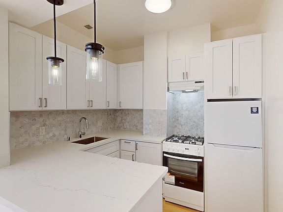 2nd image of 810 Eddy St #302