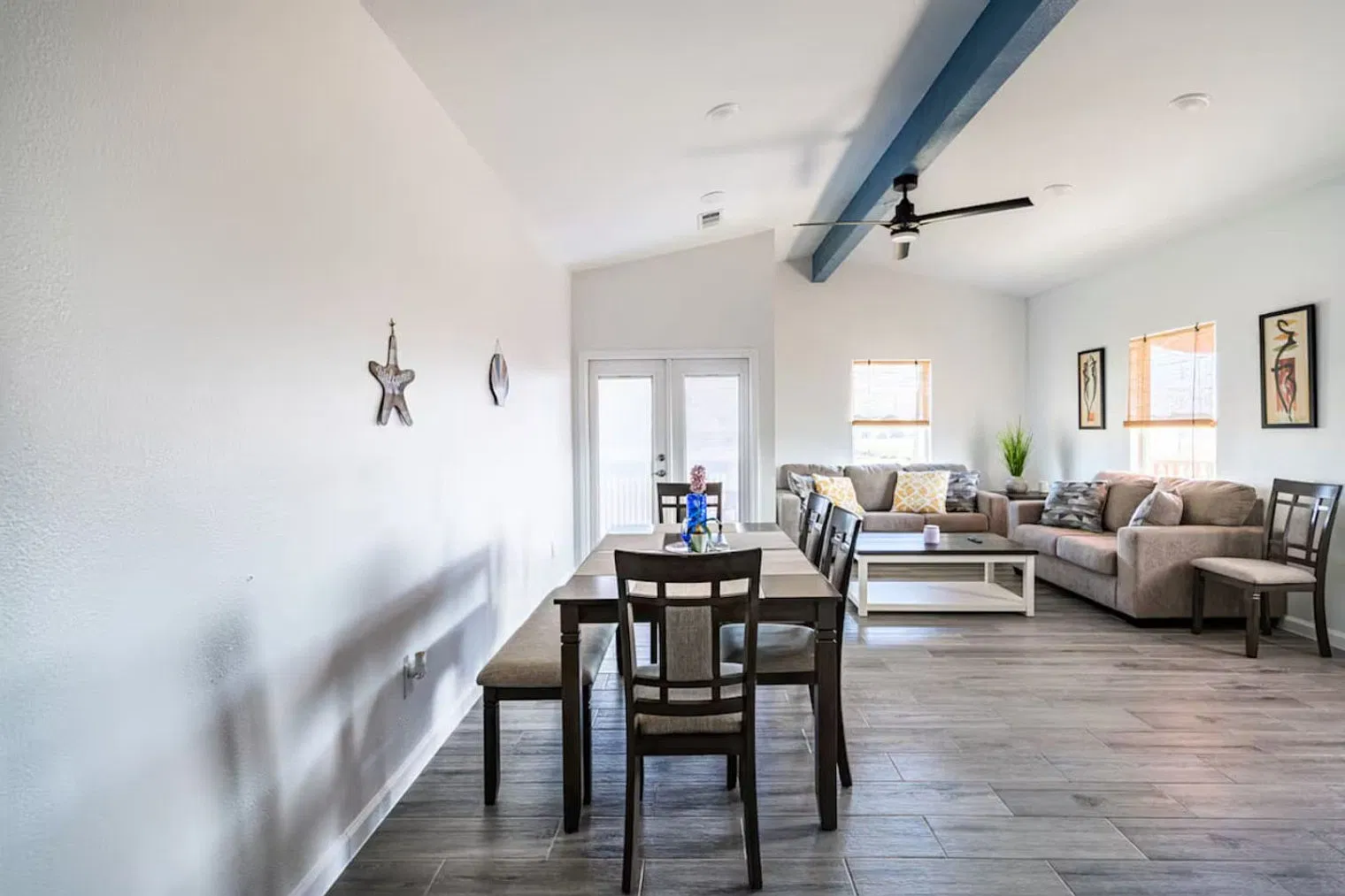 2 bed, 1.0 bath, 1044 sqft, $2,595 — Photo 2