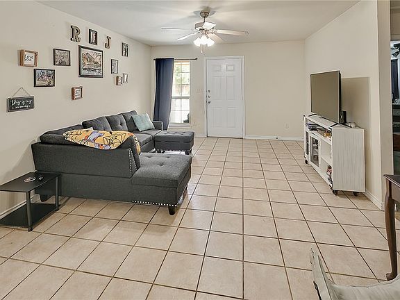5th image of 3784-3786 Oldenburg Ln