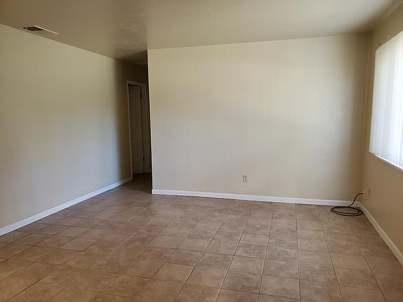 3rd image of 495 Hemlock St