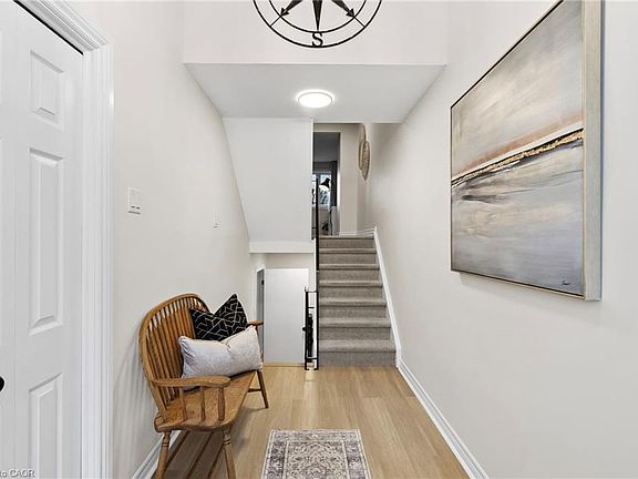3rd image of 5556 Schueller Cres