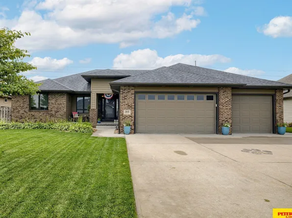 1013 Summerwood Dr, Fremont, NE 68025