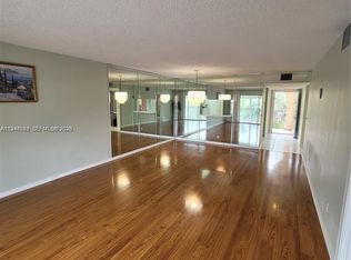 Cambridge, Hollywood, FL 33027