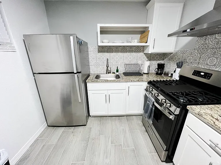 Full Kitchen