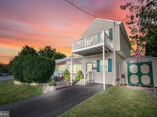 97 Riverside Ave, Prospect Park, PA 19076