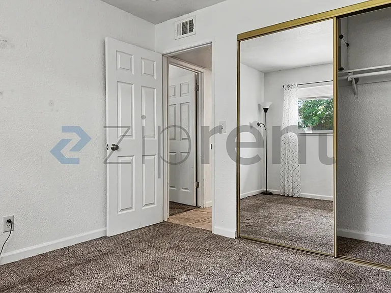 1812 Cirby Way #B — Photo 17