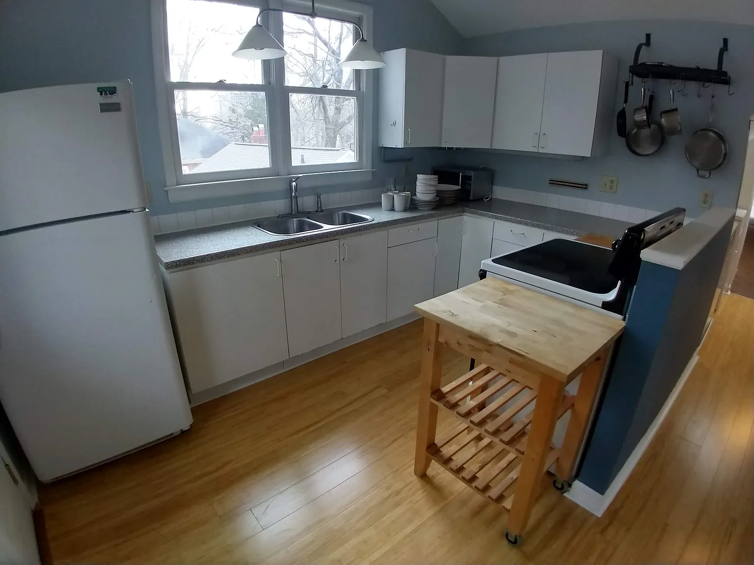 1 bed, 766 sqft, $1,100 — Photo 2