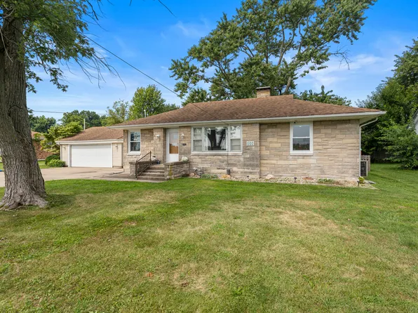 111 S Eads Ave, Paris, IL 61944