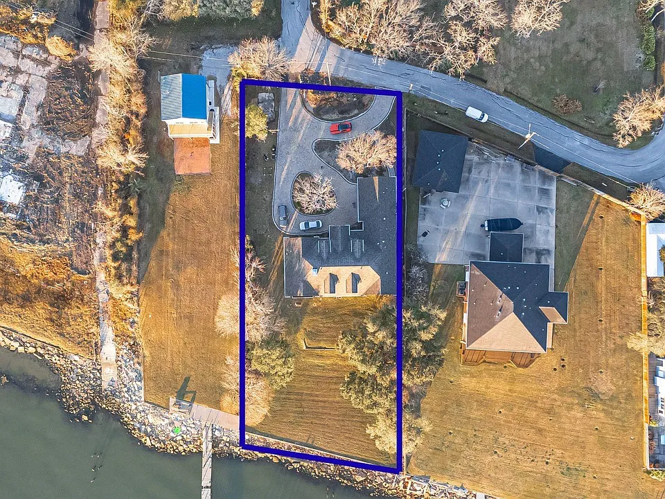2011 Crescent Dr