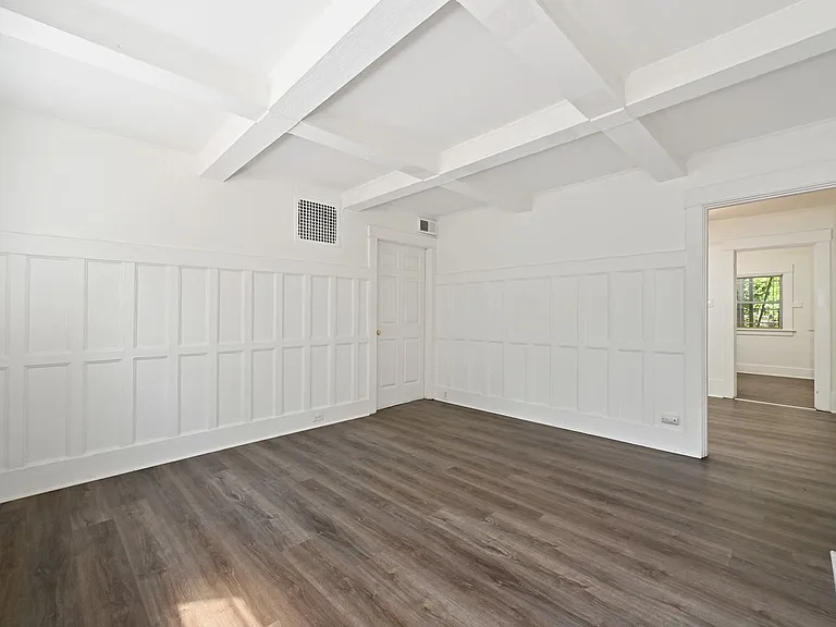 108 NE 43rd St — Photo 5