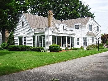 1st image of 2969 Lakeshore Dr