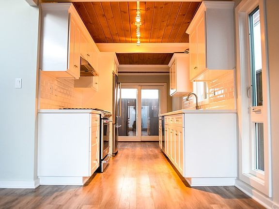 5th image of 254 Colton St