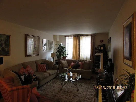 Rented by NY Metro Realty Group | media 21