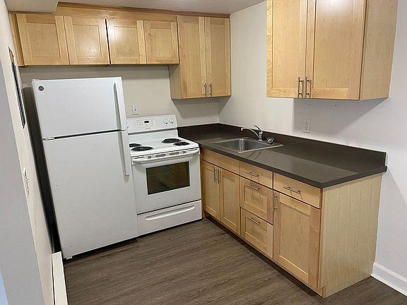 3rd image of 610 Highland Dr APT 3