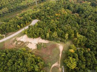 20 Grand Summit Dr, Fenton, MI 48430