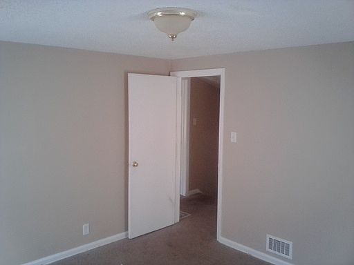 5th image of 3423 Wallace Ave