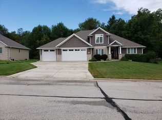 920 Red Fox Dr, Green Bay, WI 54313