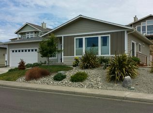 915 Inlet Loop, Coos Bay, OR 97420