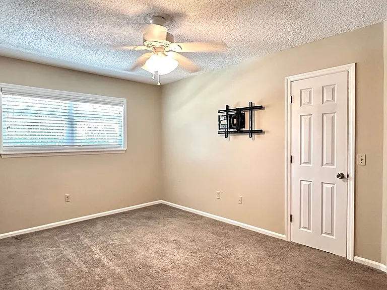835A Ellen St — Photo 13