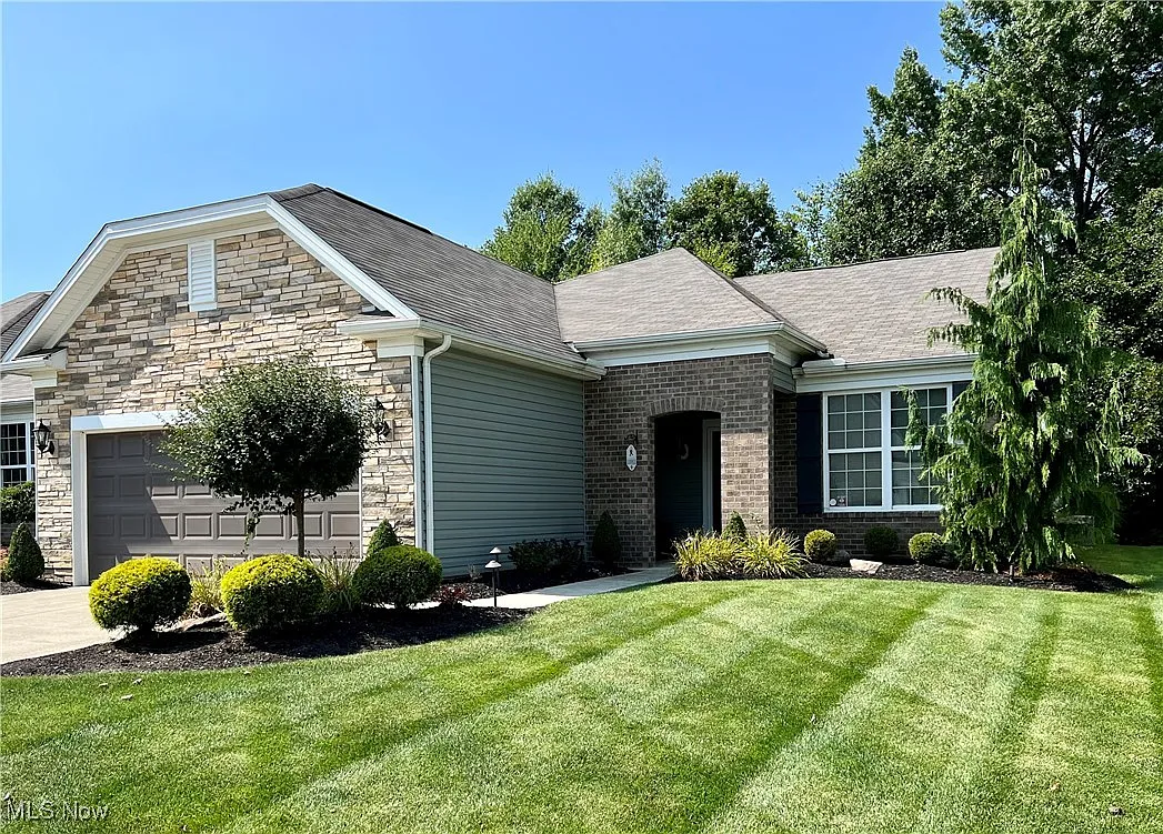 528 Arbor Ln photo 1