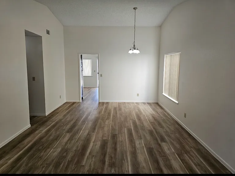 Living Room/Dining Area