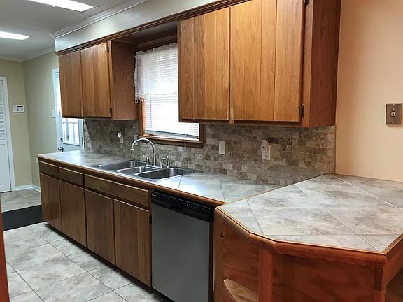 5th image of 359 Lakeside Dr