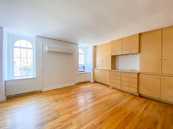 2nd image of 410 W 24th St APT 2E