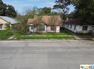 311 E Bowie St, Luling, TX 78648
