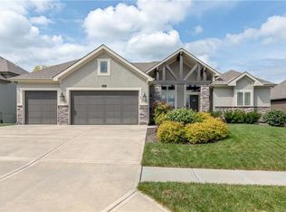 1010 Bridgeshire Dr, Raymore, MO 64083