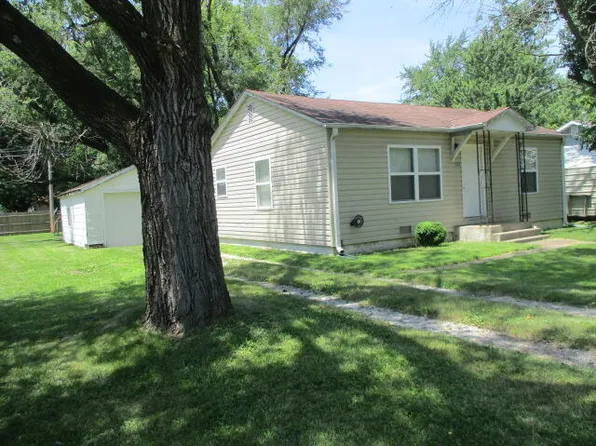137 S Denton St, Centralia, MO 65240