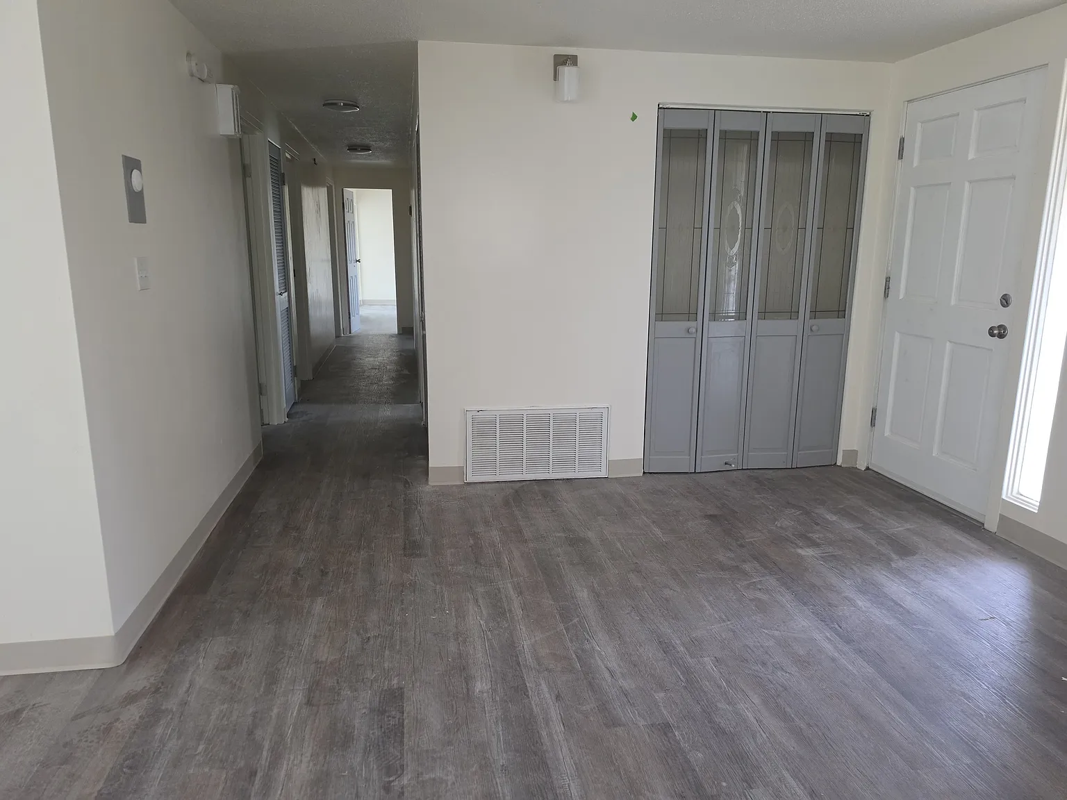 4 bed, 1951 sqft, $1,875 — Photo 4