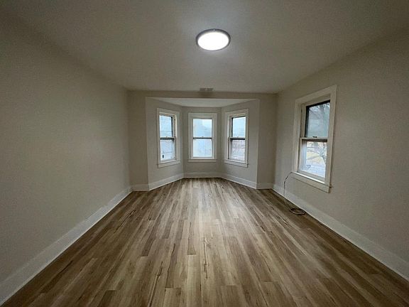 4th image of 304 Highland Avenue Ext
