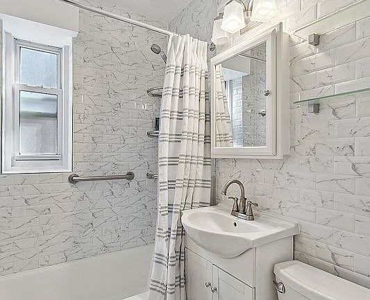 5th image of 76-10 34th Ave APT 5K