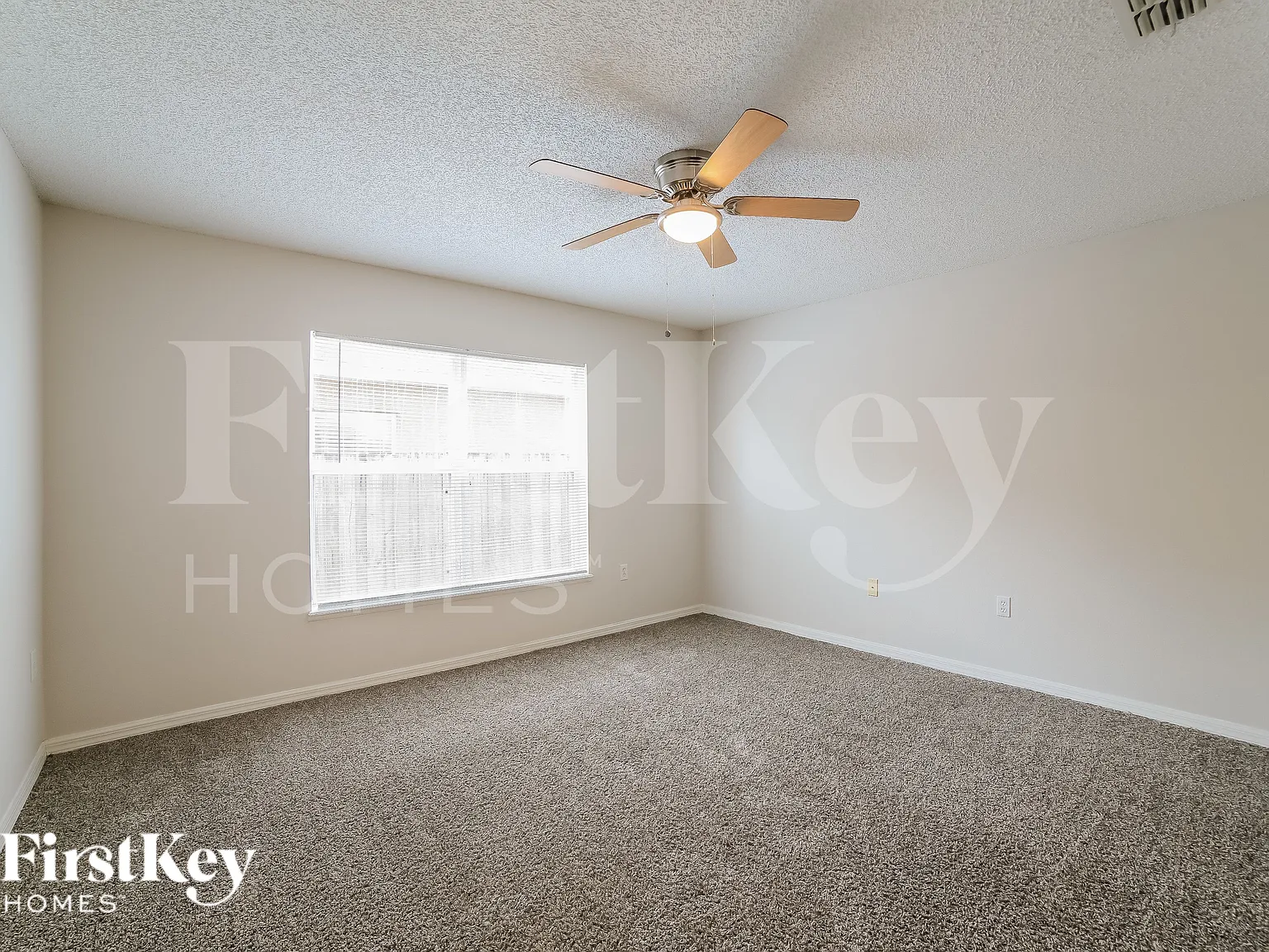 4 bed, 2.5 bath, 2856 sqft, $2,365 — Photo 4