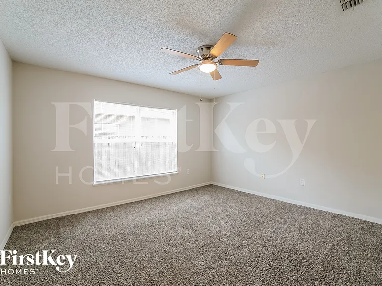 12742 Lake Vista Dr — Photo 4
