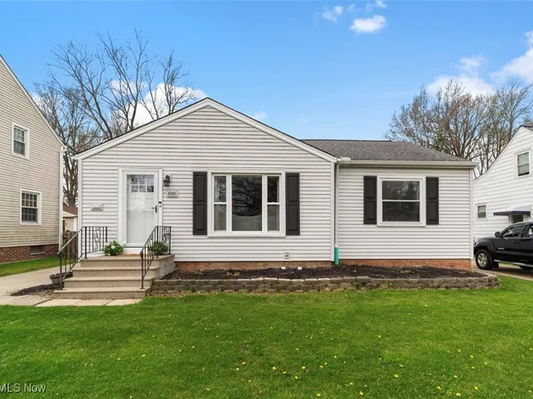 4208 W 227th St, Fairview Park, OH 44126