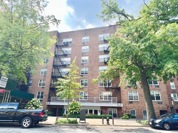 4430 Douglaston Pkwy APT 4J