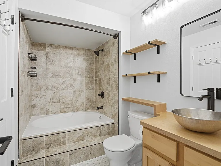 5916 Gunbarrel Ave #F — Photo 16