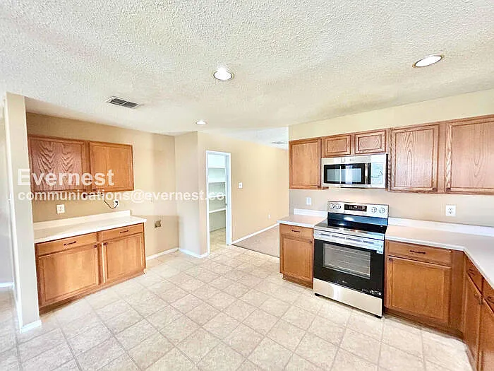 3422 Lipizzan Dr — Photo 3