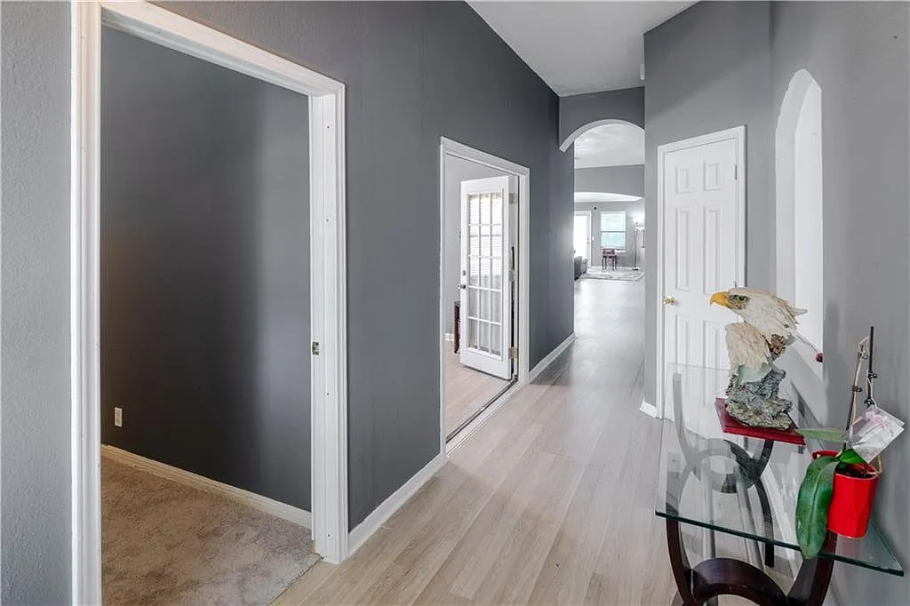 4 bed, 2.0 bath, 1877 sqft, $2,200 — Photo 4