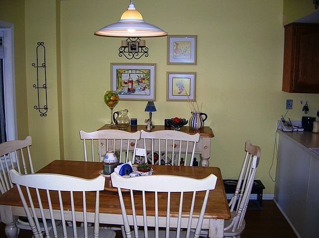 Eat in kitchen