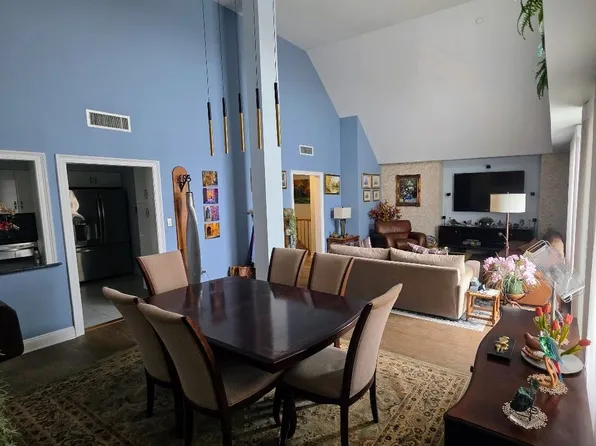 100 Shearwater Ct E APT 81, Jersey City, NJ 07305