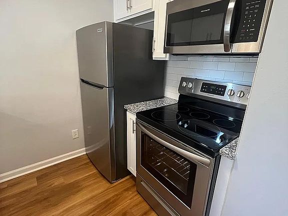 3rd image of 3808 Greenwood Ave