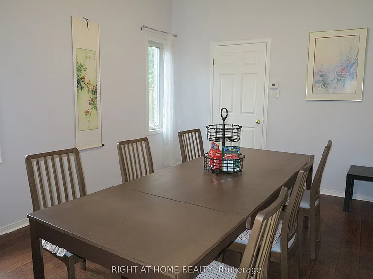 35 Moraine Cres — Photo 4