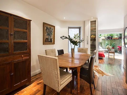 Sold by Sotheby's International Realty | media 11