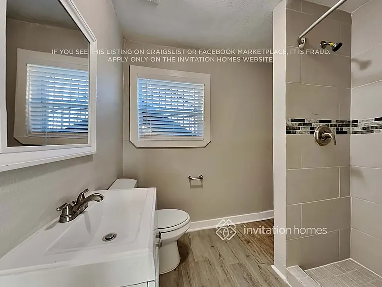 403 E Standifer St #A — Photo 11
